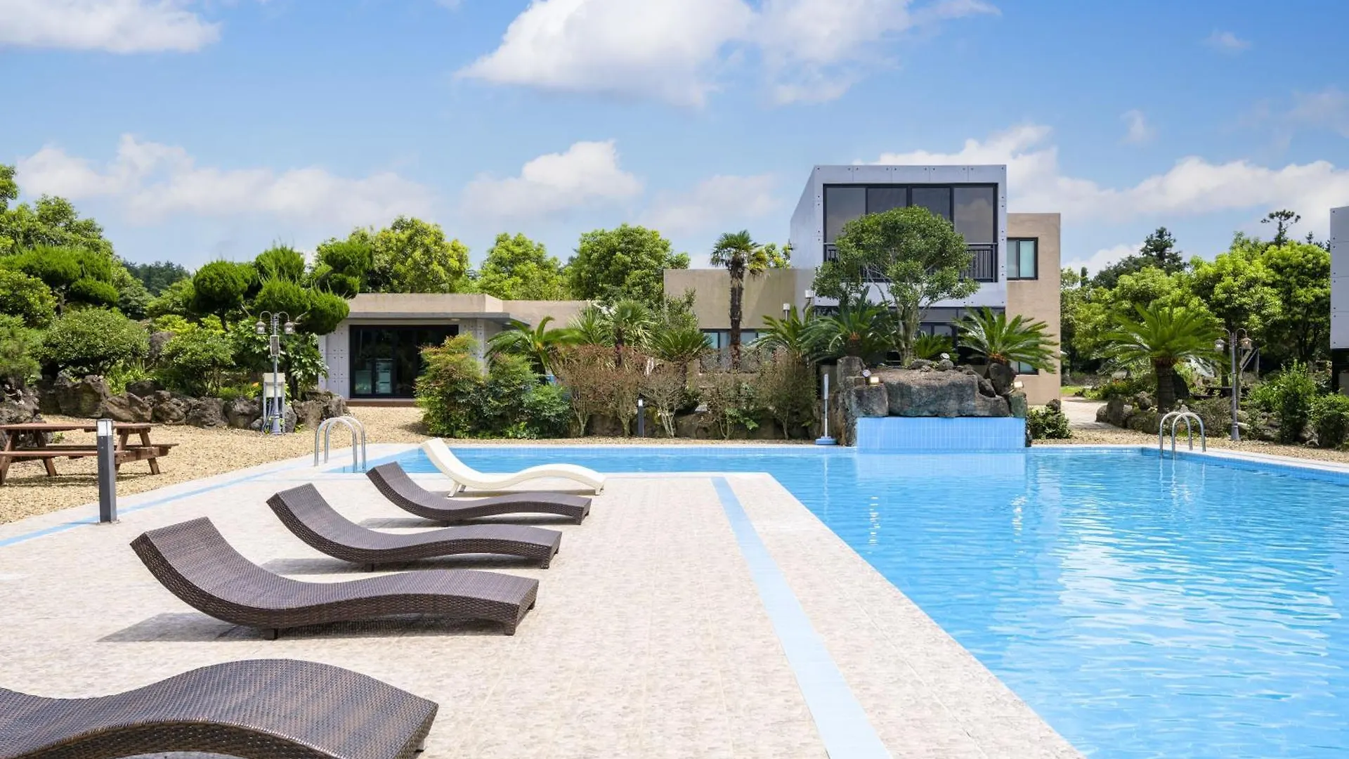 Jeju Aewol Hongsland Pension